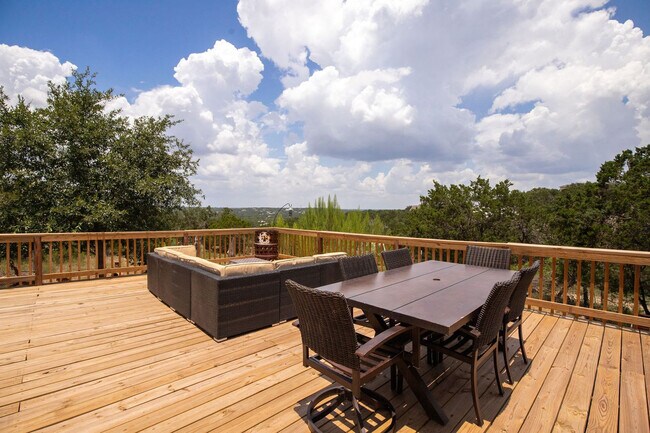 Building Photo - 705 Firefly Dr