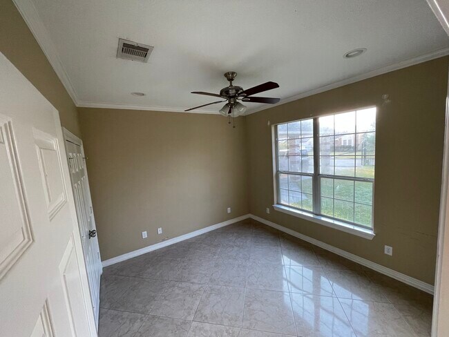 2nd bedroom with additional closet separate for extra space - 600 River Bend Dr