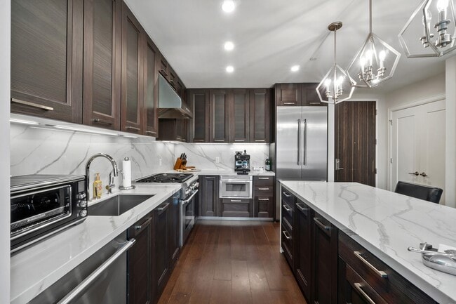 Building Photo - 1330 Lancaster St