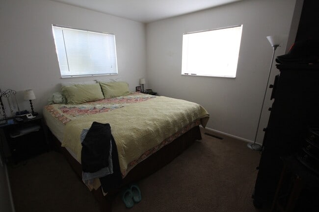 Building Photo - 3 Bed/1.5 Bath in a Cul-de-sac by Universi...