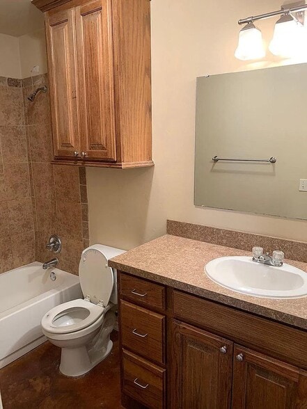 Building Photo - 345 Sterling Pointe Way
