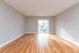 Building Photo - 3 bedroom in Chicago IL 60647