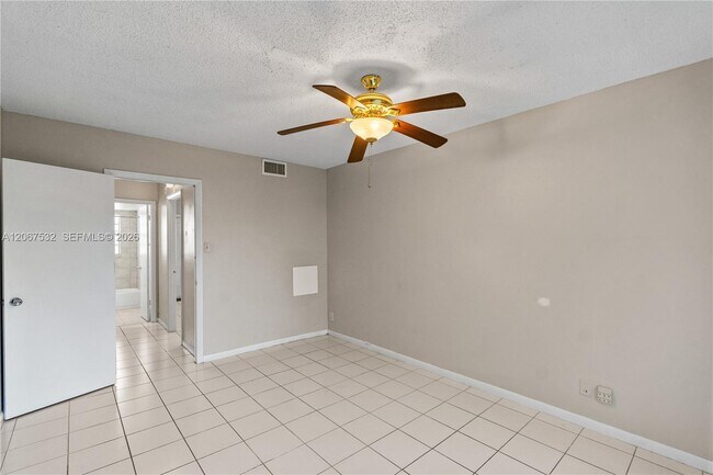 Building Photo - 7305 NW 5th Ct