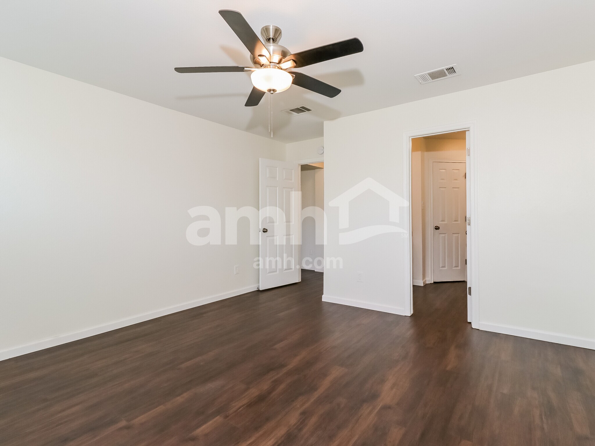 Building Photo - 118 Rinehardt St