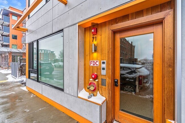 Building Photo - 71 Border St