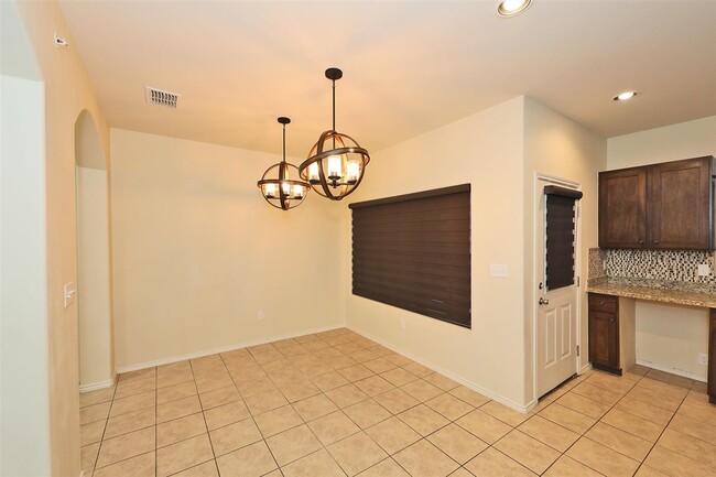 Building Photo - 5610 Montevista Dr