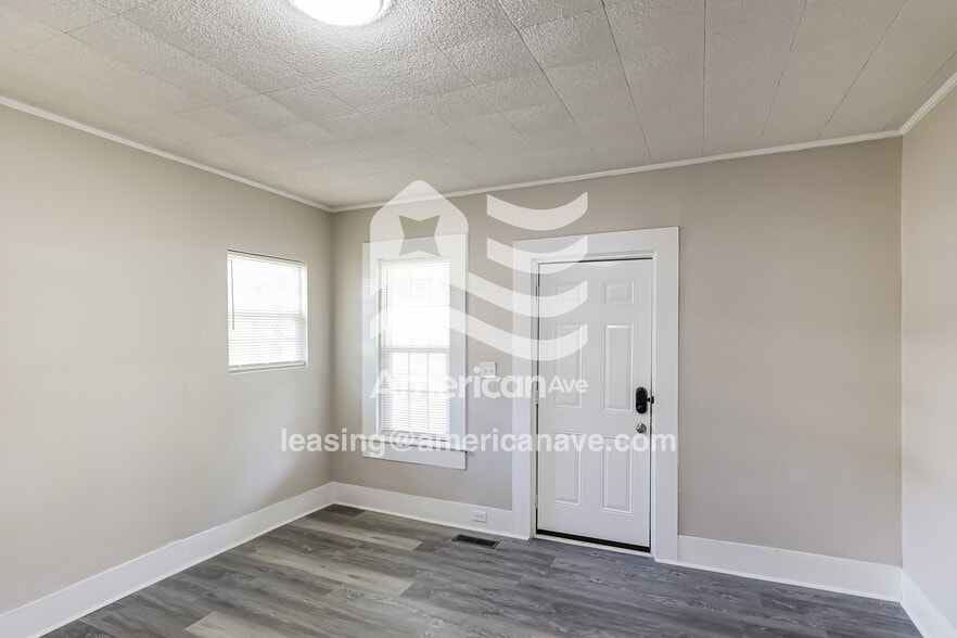 Building Photo - 7110 1st Ave S