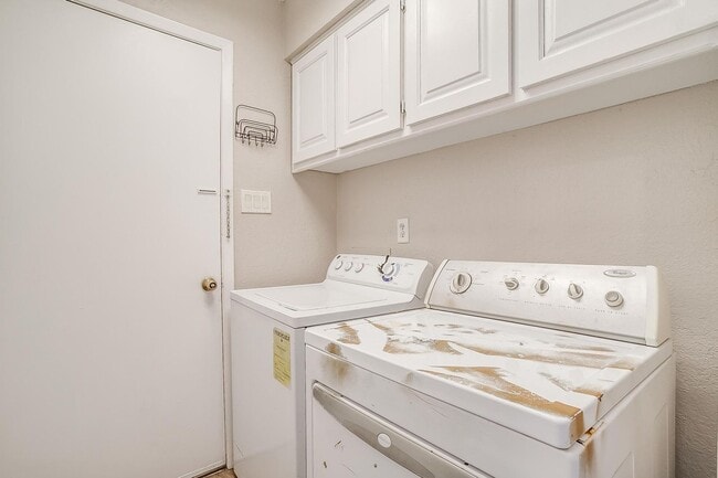 Building Photo - 5947 Chimney Wood Cir