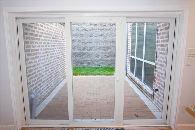 Building Photo - 4006 Breakwood Dr