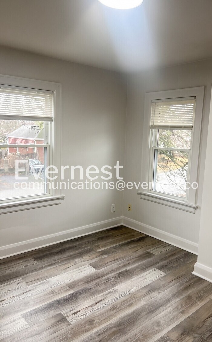 Building Photo - 2730 Elliott Ave