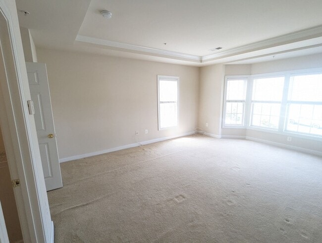 Building Photo - Two level condo in URBANA School District ...