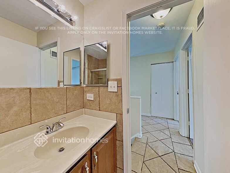 Building Photo - 671 Dover Dr