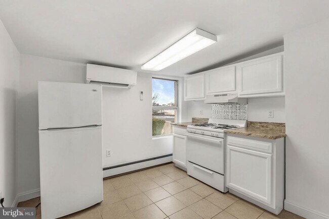 Building Photo - 1124 S 15th St