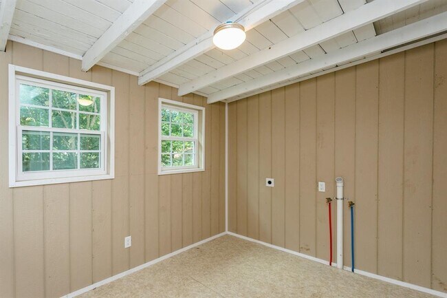Building Photo - 1617 Branard St