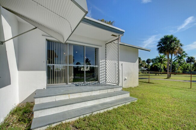 Building Photo - 6698 Belvedere Rd