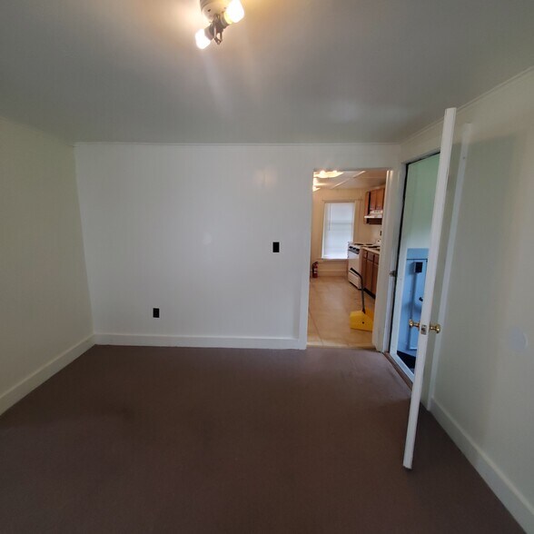 Building Photo - 178 S Branch St