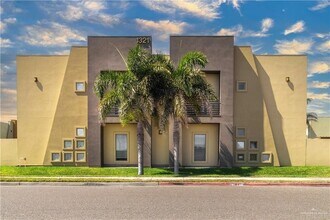 Building Photo - 1321 E Camellia Ave