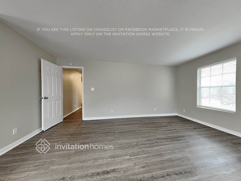 Building Photo - 1001 Apache Oaks Dr