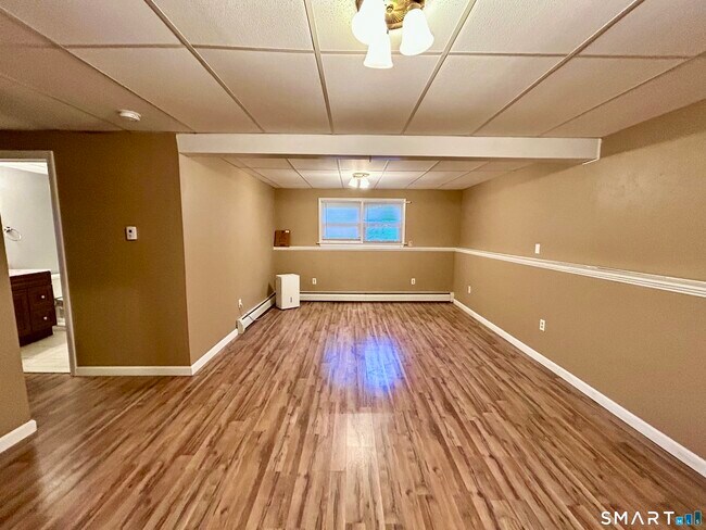 Building Photo - 489 Greenwoods Rd