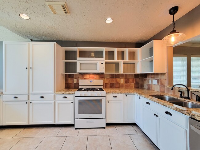 Building Photo - 14407 Sun Harbor Dr