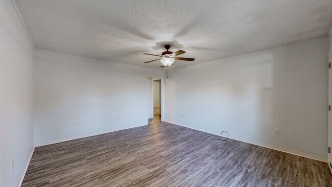 Building Photo - 8614 Burleson Ln