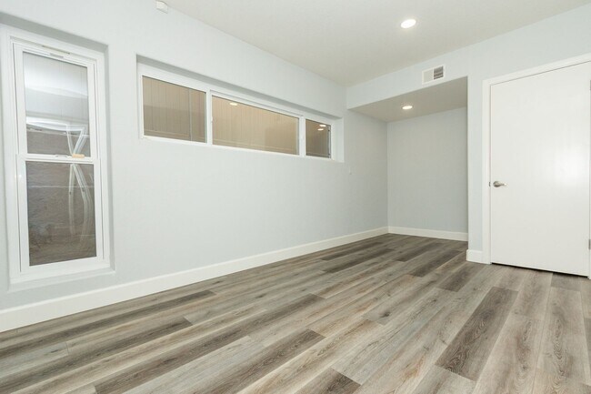 Building Photo - Beautiful 3Bed/2.5Bath Oceanview Home in C...