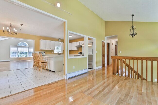 Building Photo - 76 Groton Rd