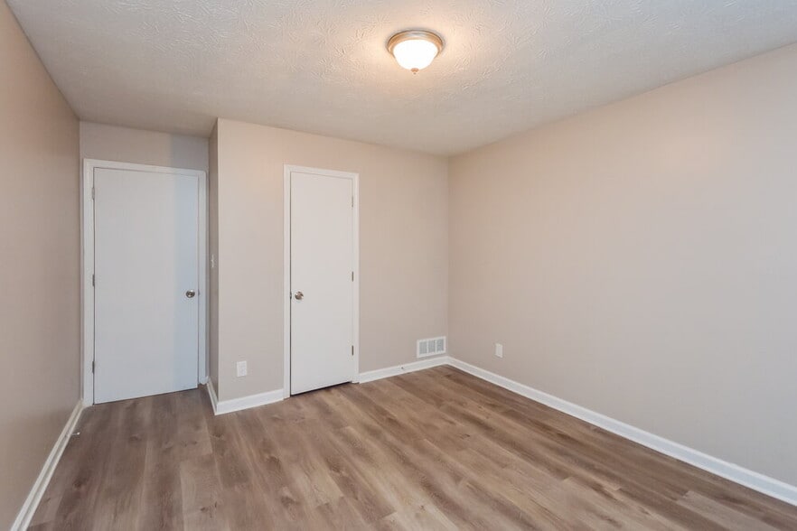 Building Photo - 661 Greenview Ave SE