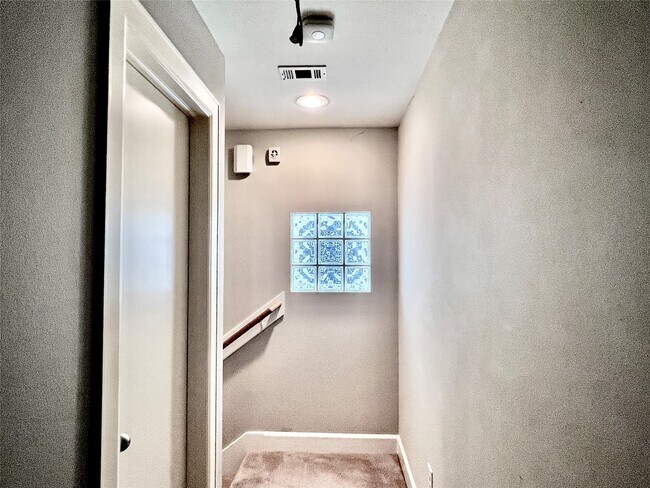 Building Photo - 3731 Main Poplar Dr