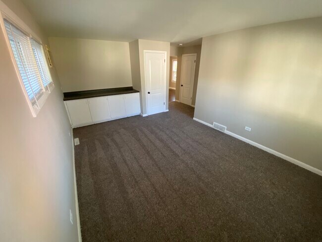 Den - 9121 S Utica Ave