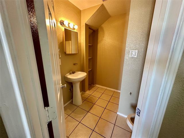 Building Photo - 307 Kings Way Dr