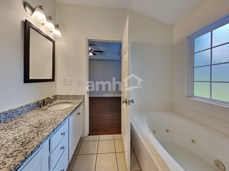 Building Photo - 1323 Lantern Rd