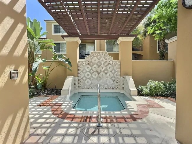 Building Photo - 8010 N Nob Hill Rd