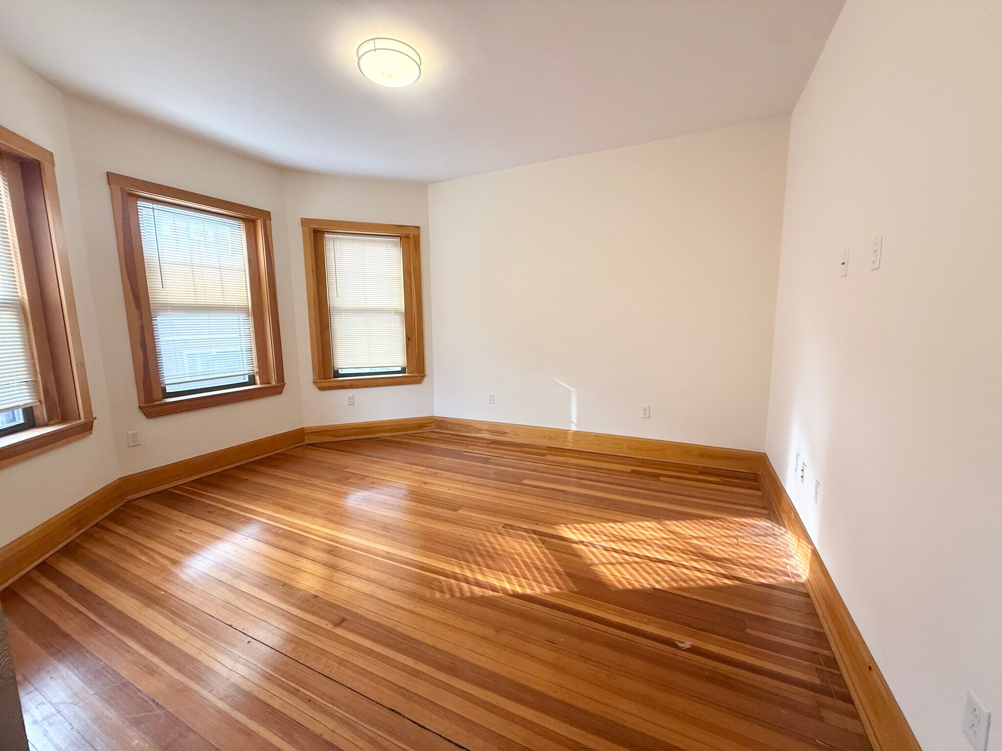 Building Photo - 149 Hillside St