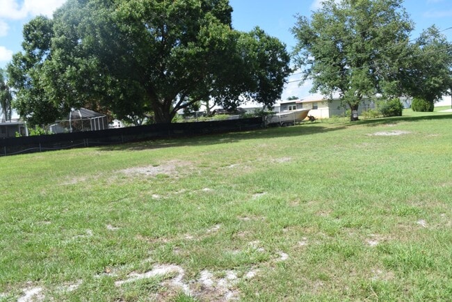 Building Photo - Affordable 3 bedroom 2 bath centrally located