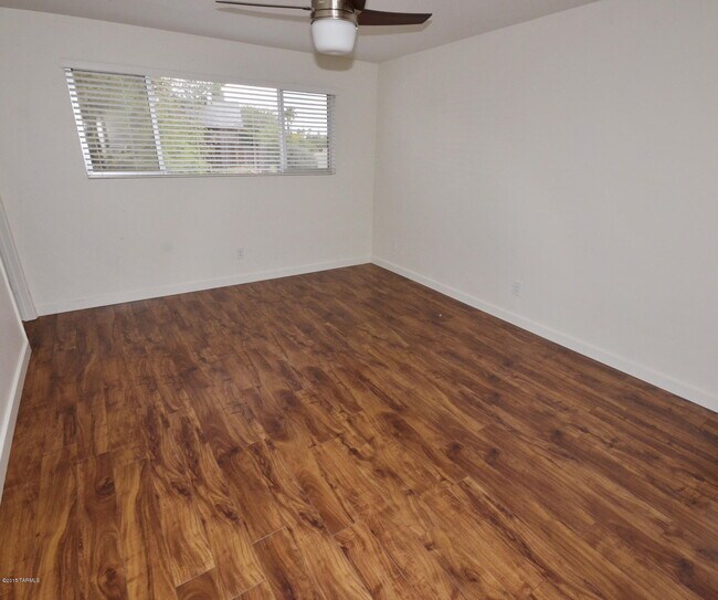 Building Photo - 614 N Medford Dr
