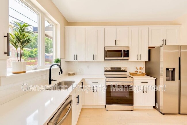 Building Photo - 733 N Market St