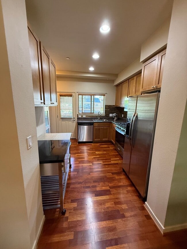 Building Photo - Experience Comfortable Living at The Camde...