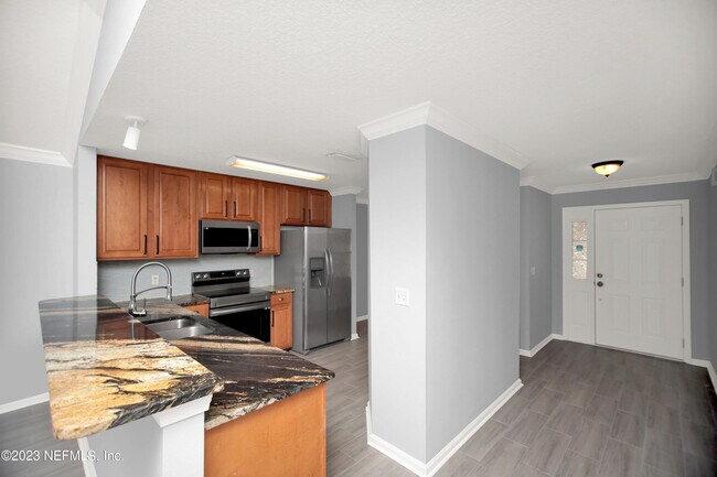 Building Photo - 757 MacKenzie Cir