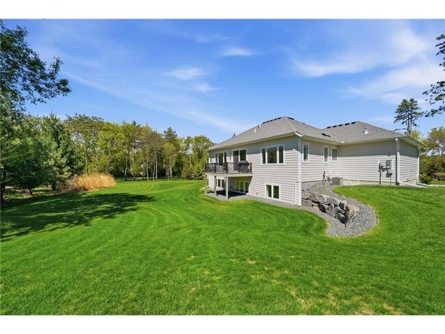 Building Photo - 25155 Glen Rd