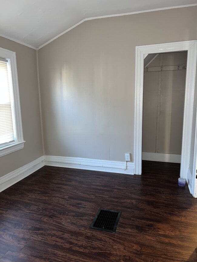 Building Photo - 367 Hawley St