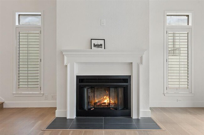 Building Photo - 4231 Westlake Dr