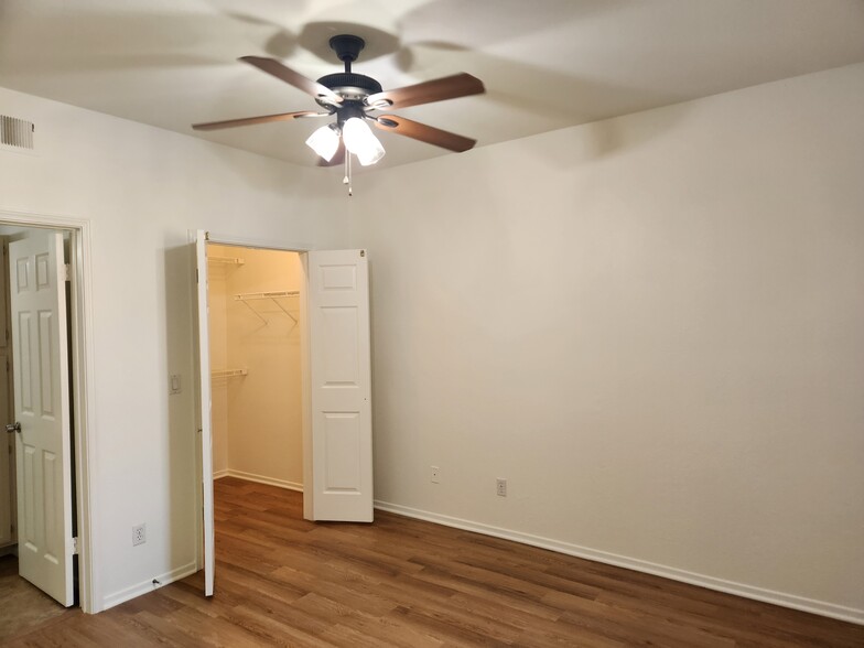 Building Photo - 7009 E Acoma Dr