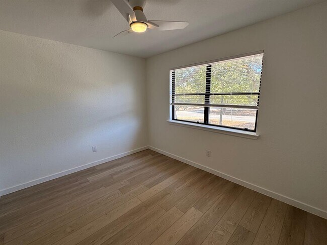 Building Photo - 12604 Shady Acres Dr