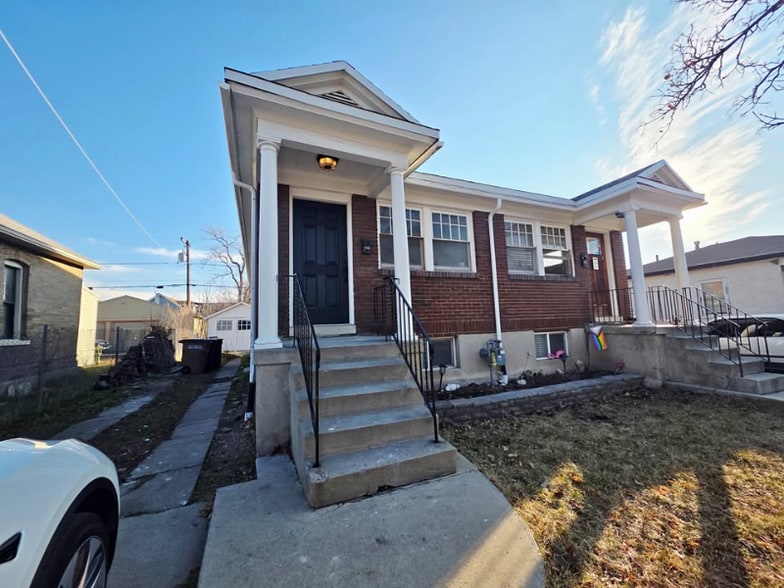 Building Photo - 440 E Garfield Ave