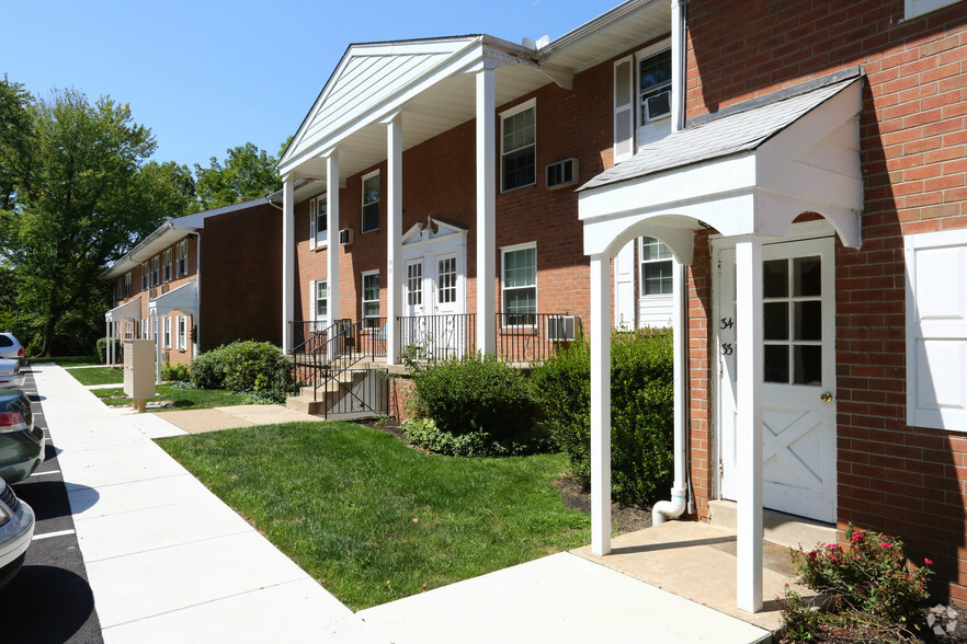 Primary Photo - Valley Green Apartments