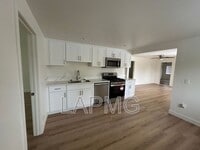 Building Photo - 3824 W 104th St