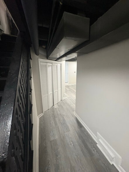 Building Photo - 2416 W Franklin St