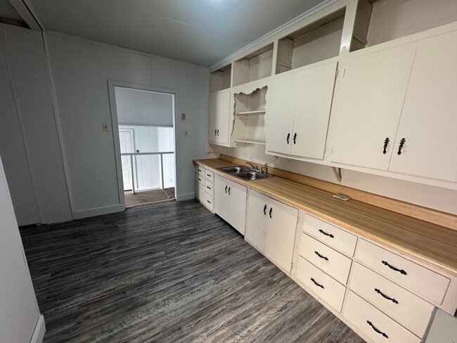 Building Photo - 22 Delaware-