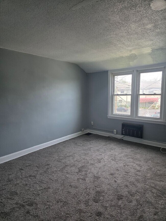 Building Photo - 403 Greenhill Ave
